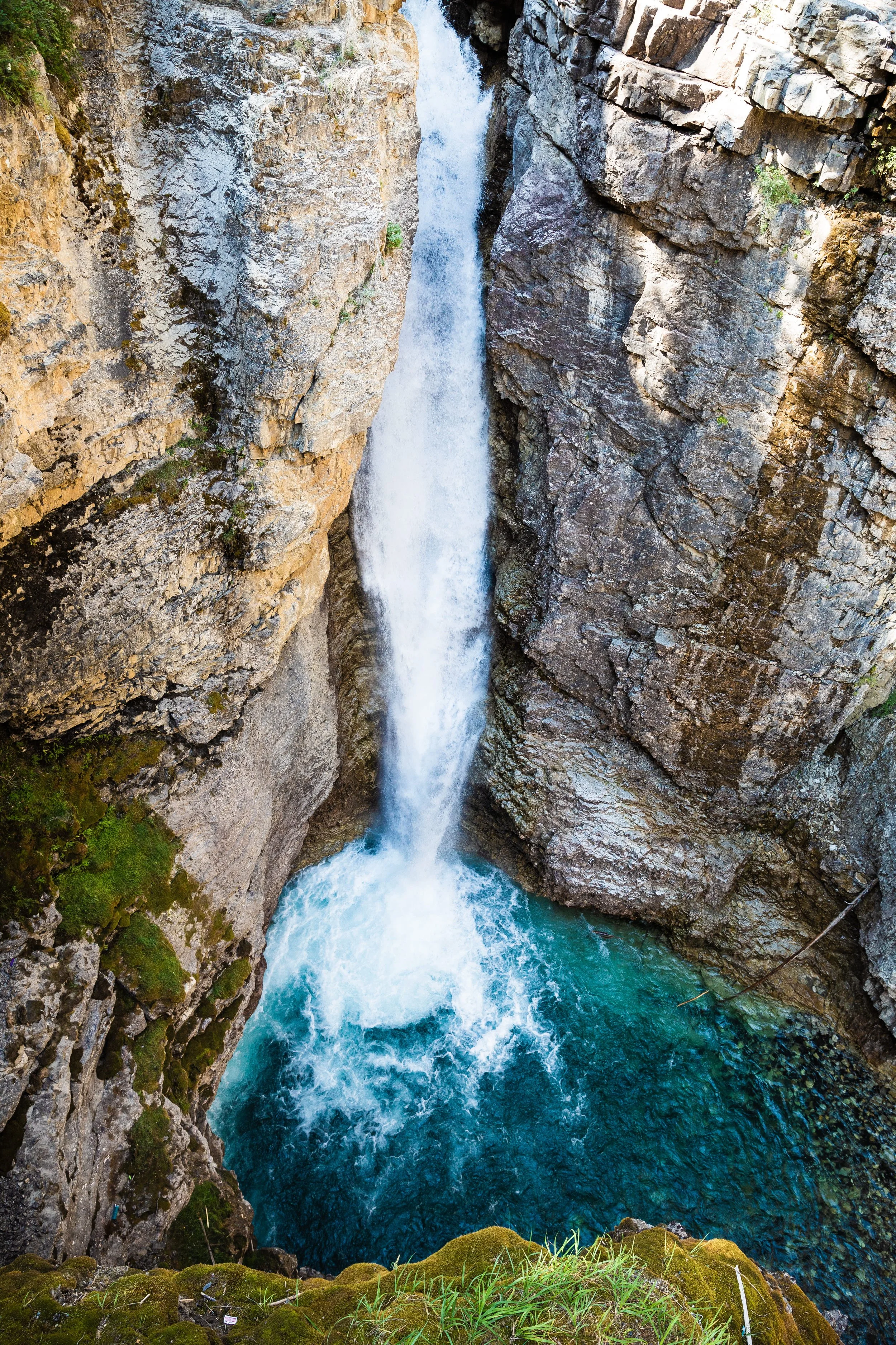upper falls in johnston canyon