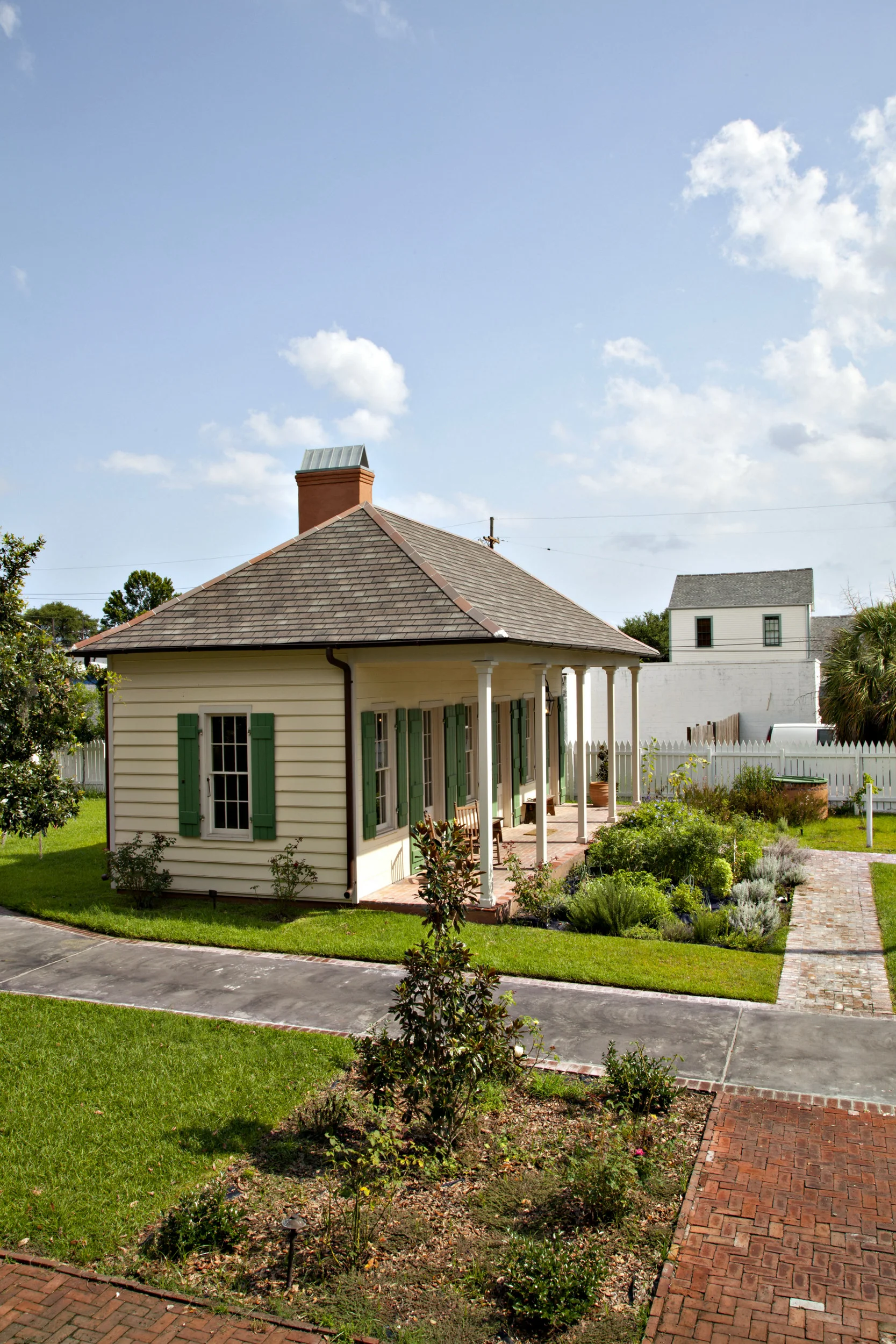 3-Lombard_KitBldg_from_House.jpg