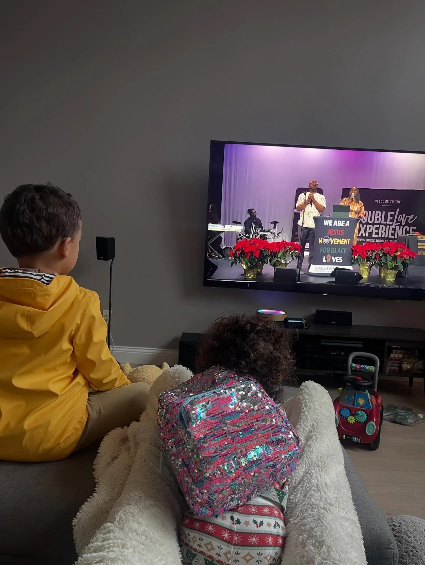 And a child shall lead them! Some of our Ohio members in love sent us this photo from last night&rsquo;s #DLEKwanzaa service. Have you caught the replay yet? 

🎥YouTube: @doubleloveexperiencenyc 
Catch the playback!