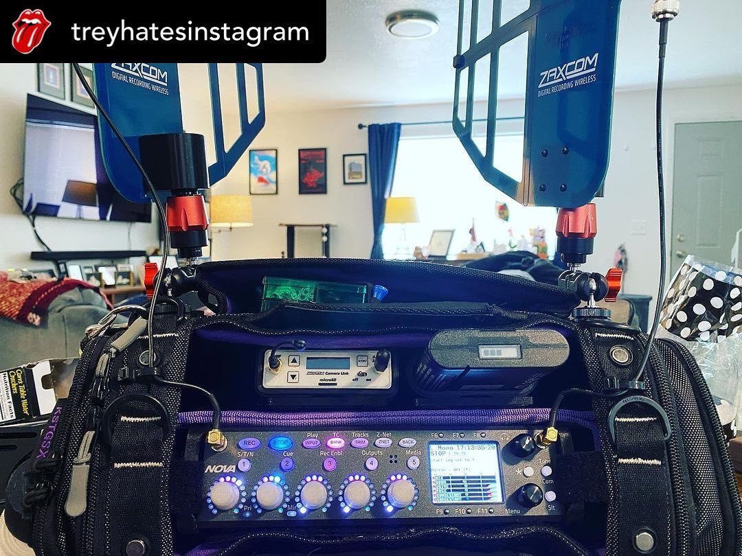 Check out @treyhatesinstagram rig! With out Glopots, a BPS and Winglets! 
.
.
.
#sound #cossound #soundmixer #nova #zaxcom #nova #ktek #stingray #glopots #glowinthedark #smartbattery #winglets #bps #batterypowersystem