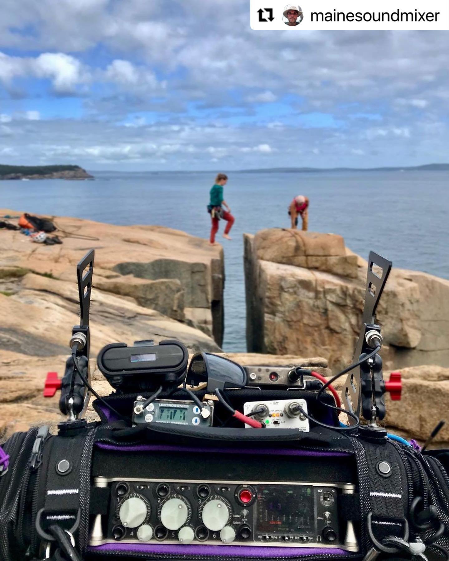 Check out @mainesoundmixer bag rig loaded with #GLO-POTS and a #BPS
.
.
.
#soundmixer #cogasound #batterypowersystem #smartpower #bagpower #glowinthedark #faders #sounddevices #sound