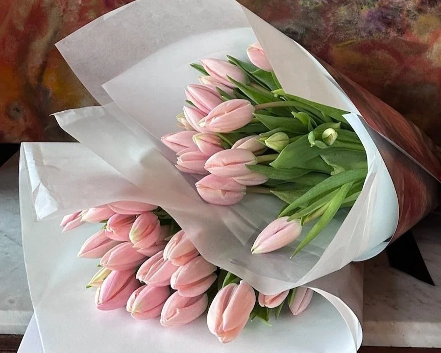 colibriflowertulips.jpg