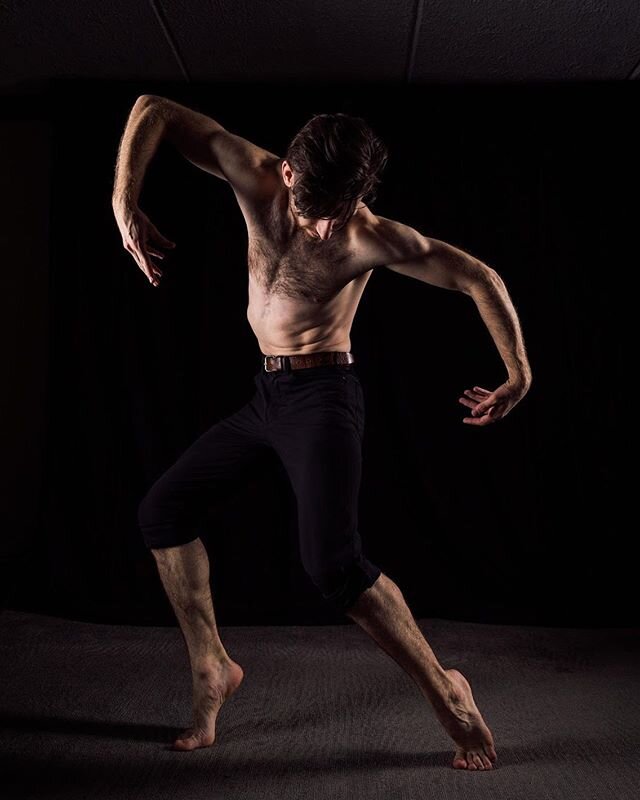 Shapes. Lines. Feeling funky.

Photo by @j_s_almonte 
#dance #lines #bodymovement #shapes #iamnotamoderndancer #imthepartnerdancingguy #youcantbeperfect #lindyfocus