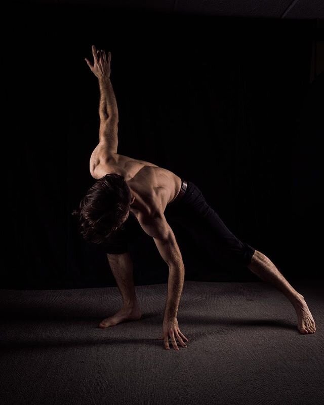 Keep being active! Especially during quarantine!

Photo by @j_s_almonte 
#lines #dance #swing #lindyhop #definition #lighting #dancephotography #jazz #hairography