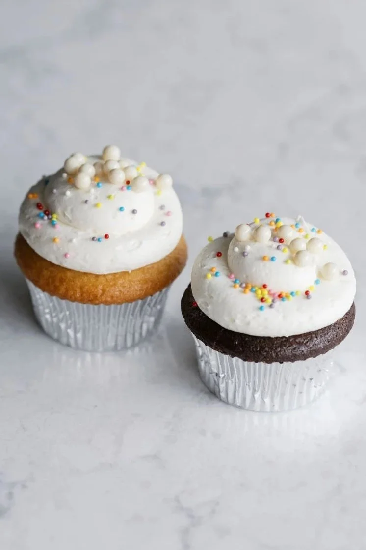 Buttercream Cupcakes (Vanilla &amp; Chocolate)