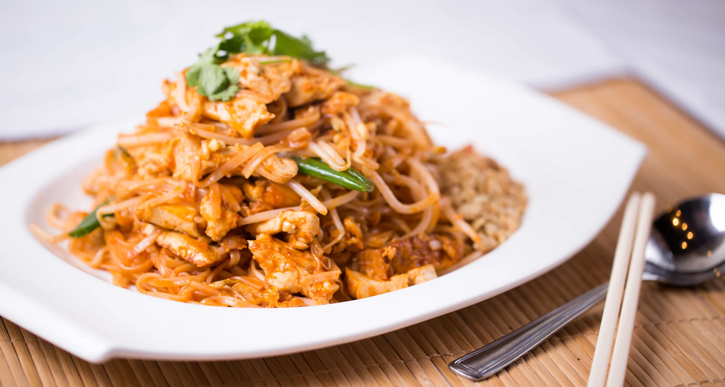 N1. Pad Thai (Tomato)