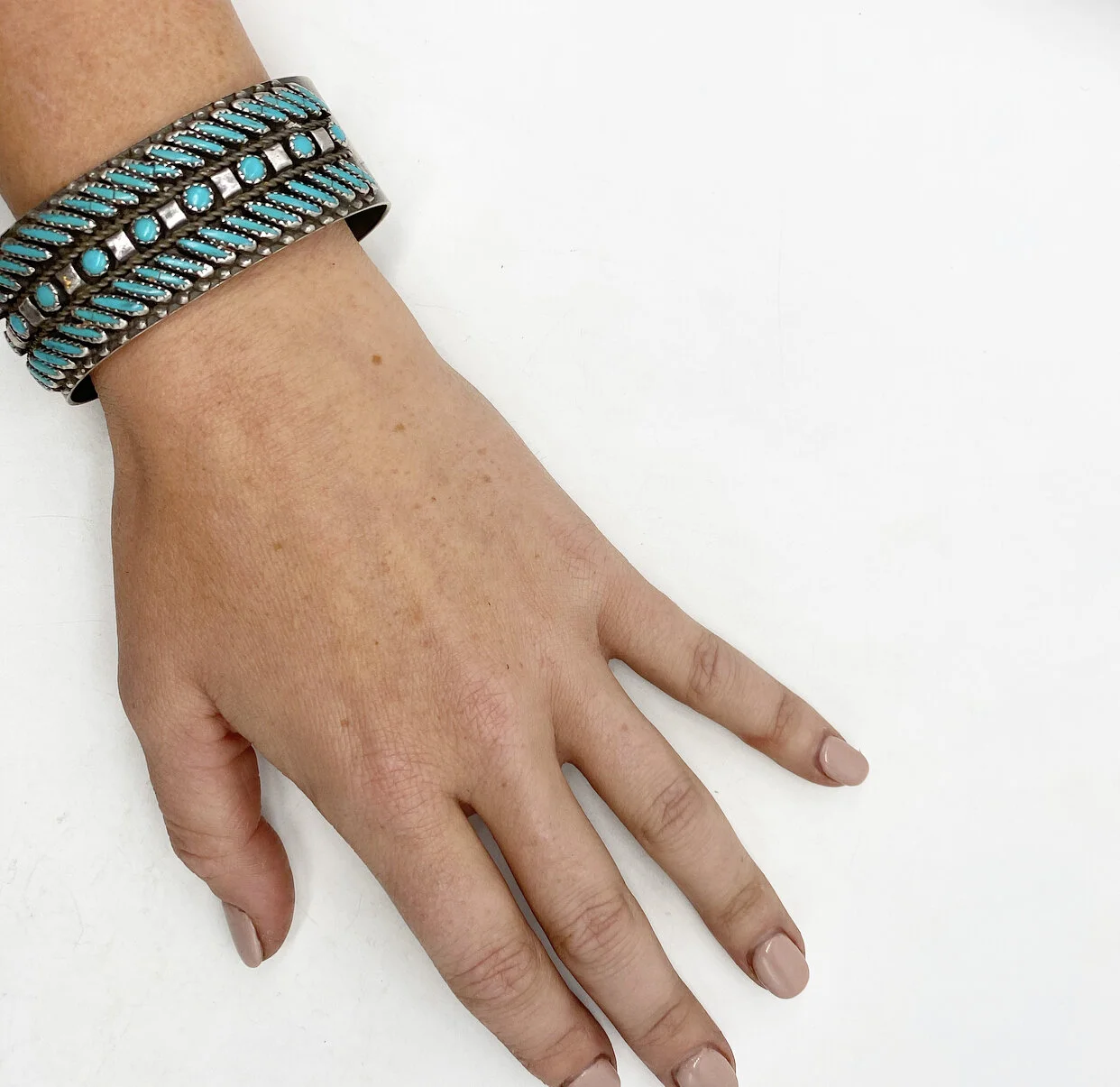 F35DCE1E-551B-40E2-9D52-AF4A44491816