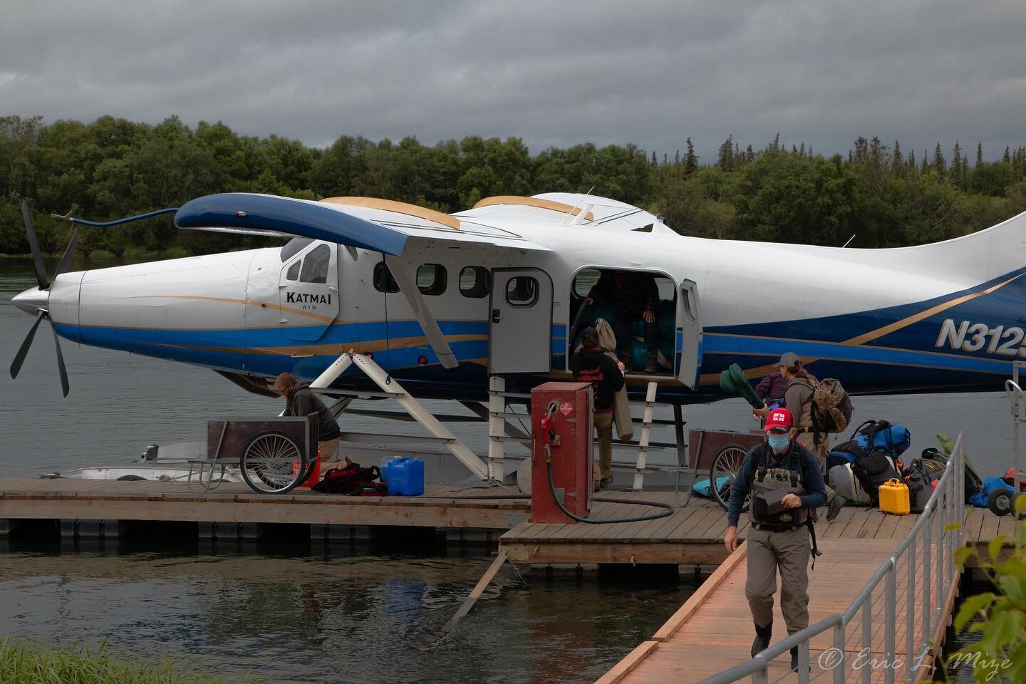 Loading up for the Aniakchak!!
#Aniakchak #alaska #alaskaflyfishing #flyfishing #troutfishing #ouzel #ouzelexpeditions #troutunlimited #keepemwet #catchandrelease #rainbowtroutfishing #riverrafting