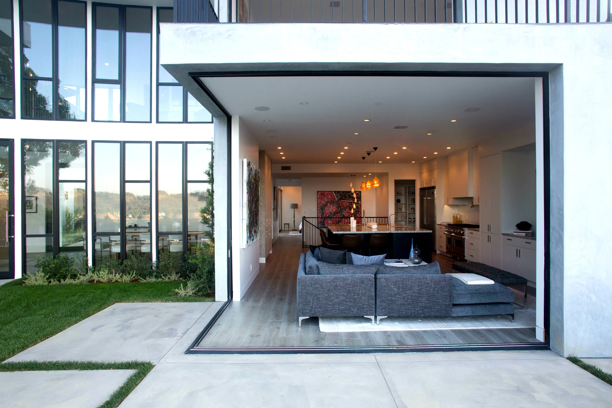25 Rear HOME.jpg