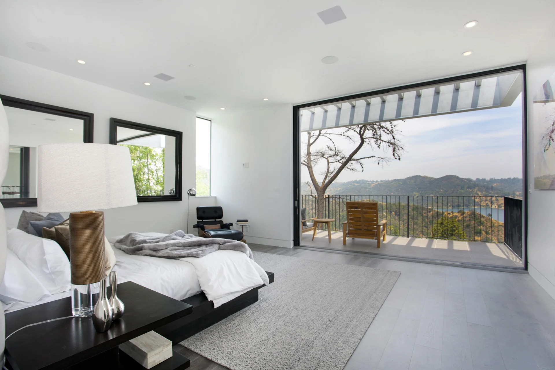32 Master Bedroom.jpg