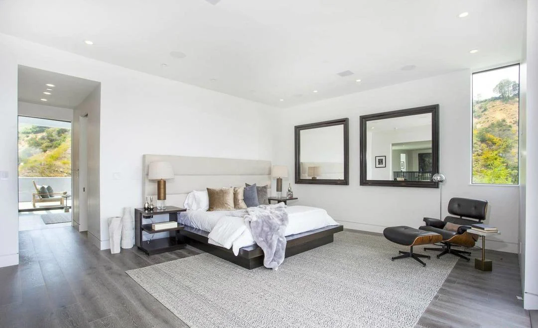 33 Master Bedroom.jpg