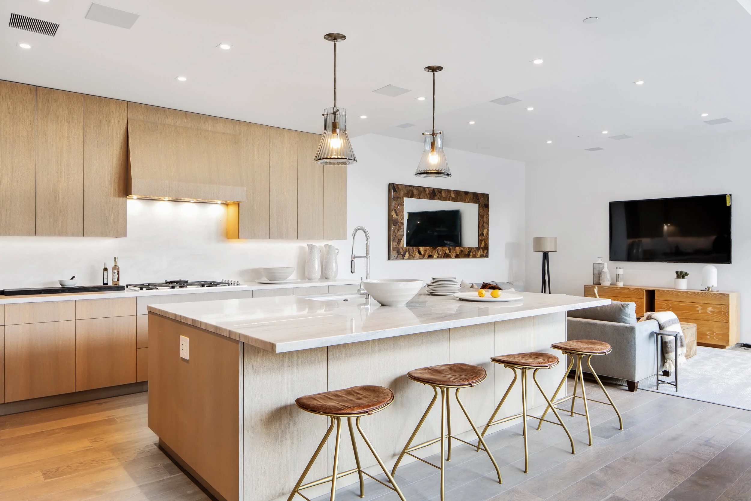 10 Doheny_MLS ORDER - 16.jpg