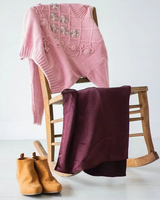 Phew.... it's been a busy week! Perfect time tonight for comfy knits and cozy vibes. Here's a box we just sent to one of our clients that chose our Thrift Box. A pretty in pink 90s sweater and plum satin maxi. .

For only $44.95 you can sign up to re