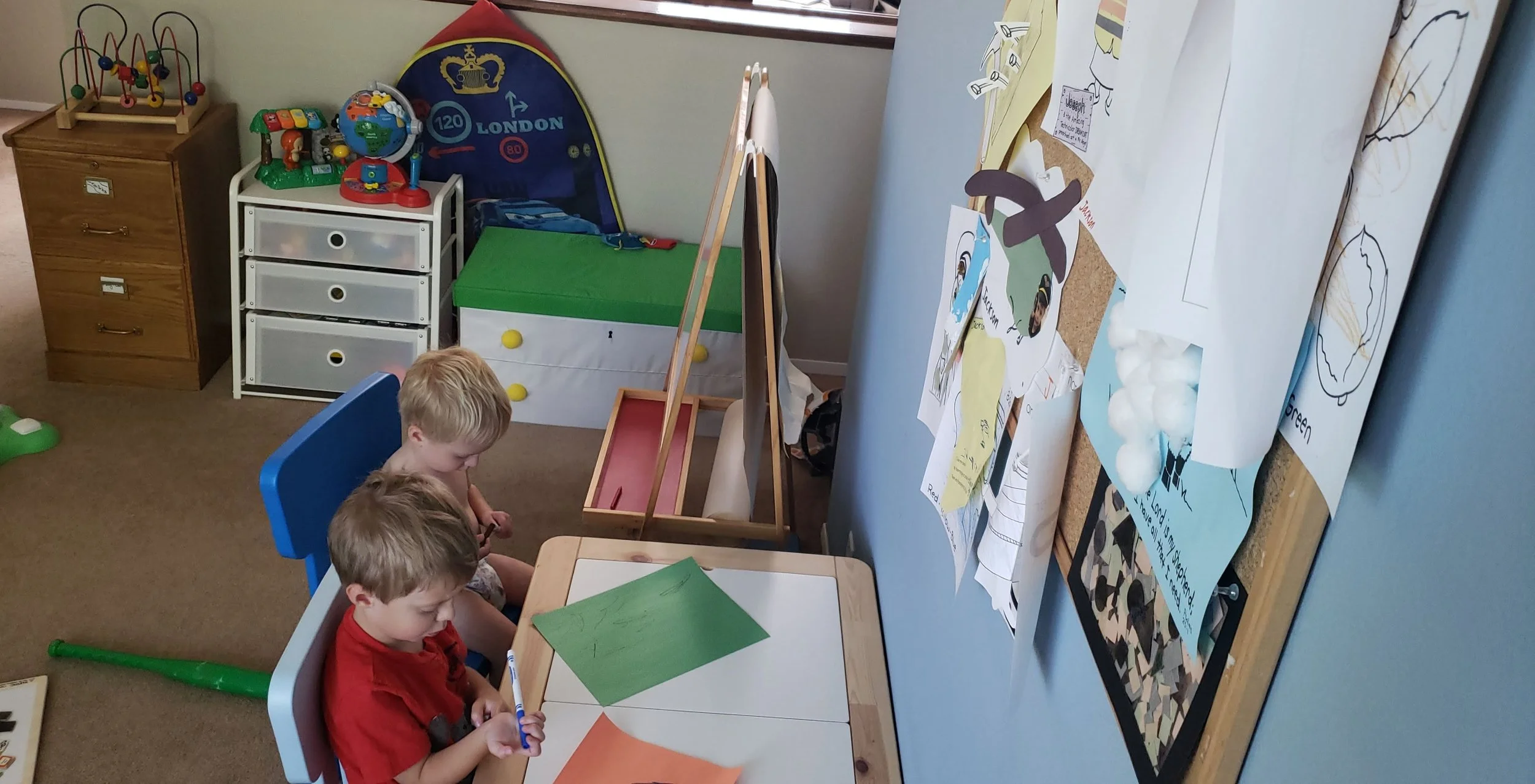 And last but not least: The playroom in its natural, un-staged element :) IKEA Easel IKEA children’s table