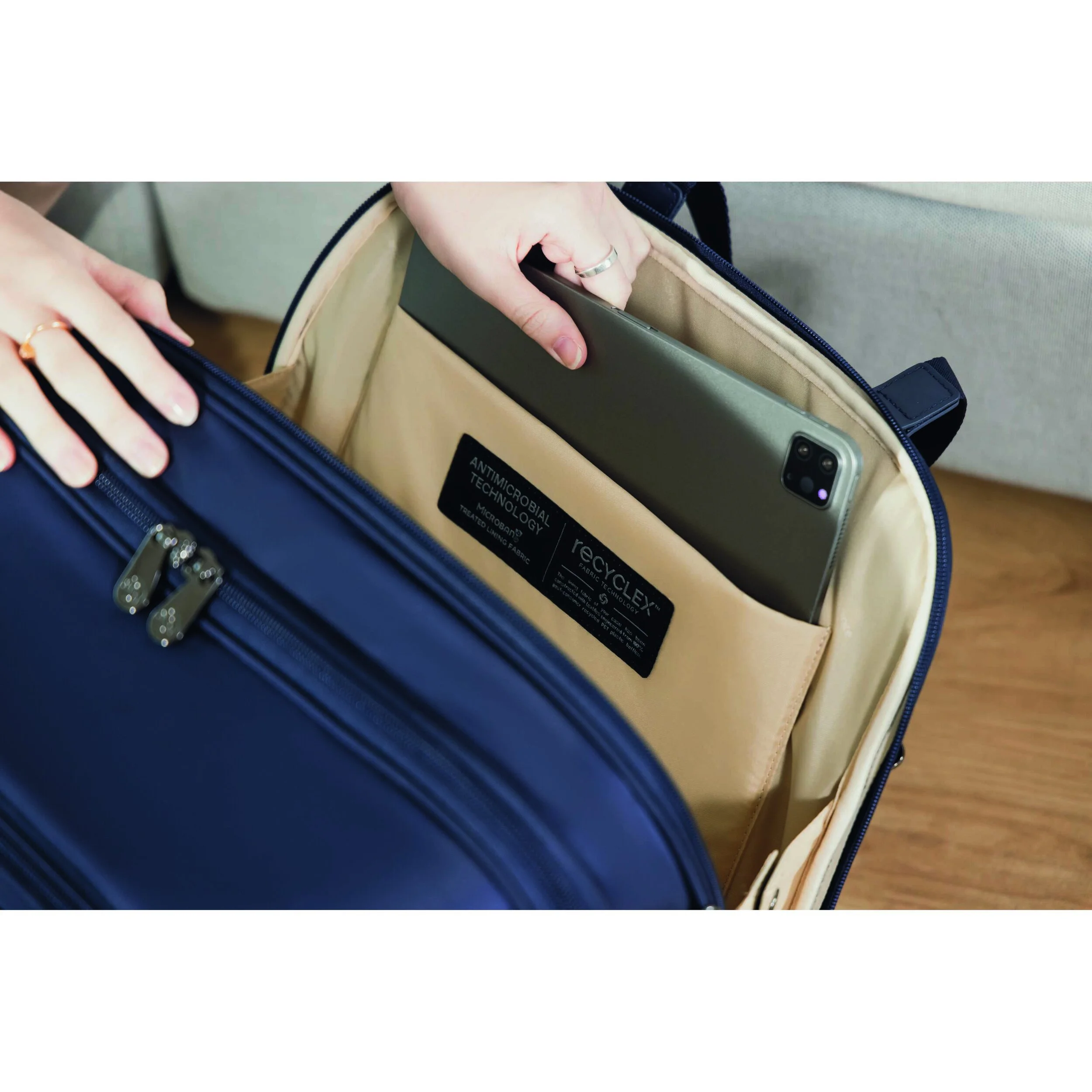MAT_GR_C609_Staybreak Spinner Lifestyle Visual 4_2021_00_00.jpg