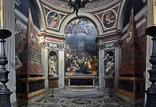 Santa_Maria_del_Popolo_Capella_Chigi_Panorama.jpg
