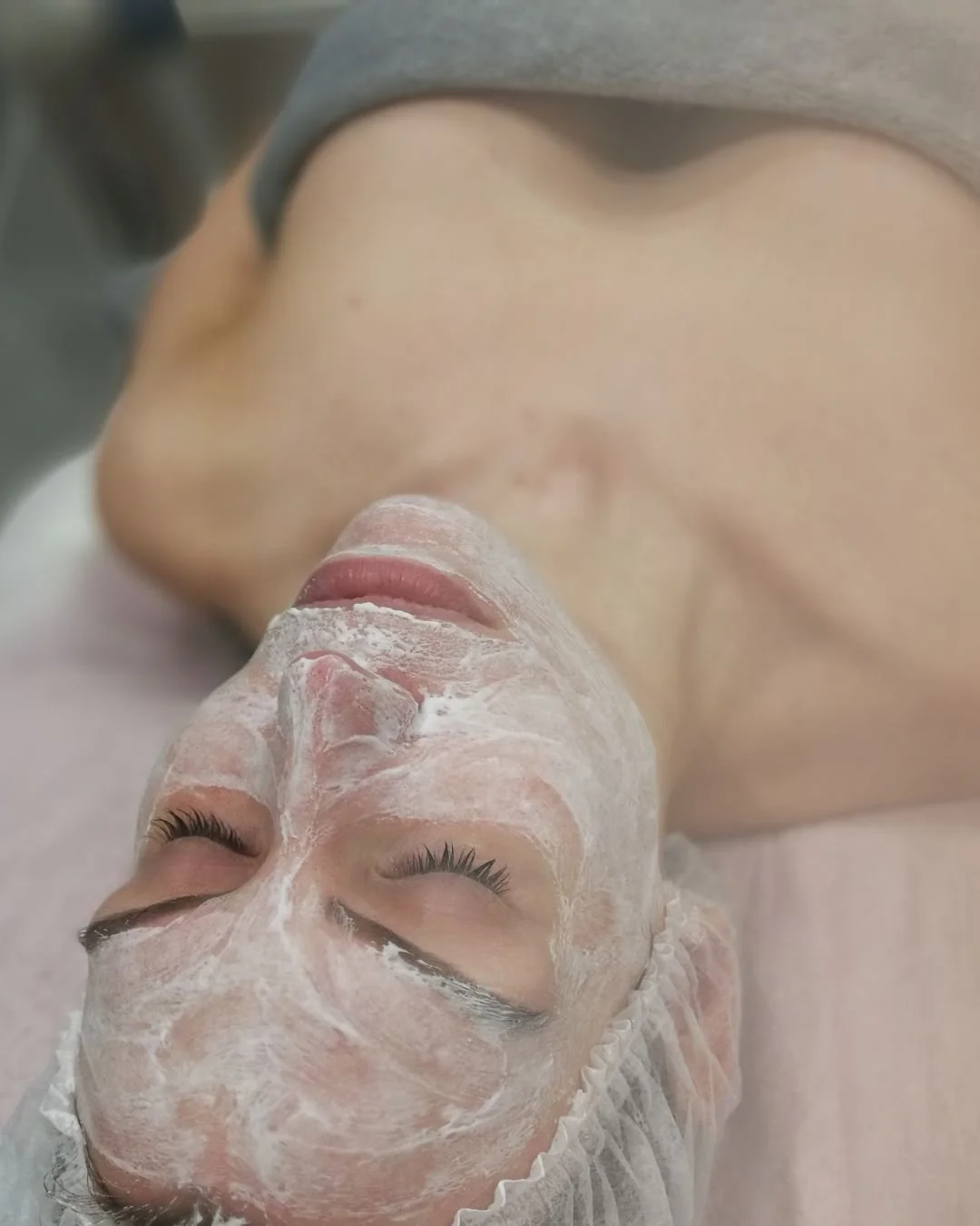 🔥 Ready to revive your skin? The Ultimate Oxygenation Facial is here to rescue your glow! 🌟 This isn't just a treatment; it's the secret weapon for brides, party-goers, or anyone looking to slay their skincare game before a big event. 💁&zwj;♀️✨

B