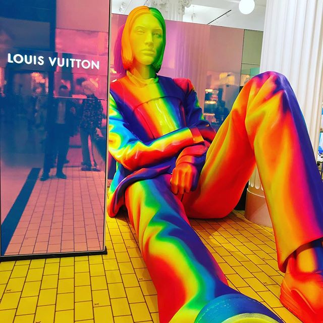 Couldn&rsquo;t help but be impressed by this huge reclining figure in the LV store at Selfridges. A wonderfully luxurious and indulgent use of expensive floor space #louisvuitton #selfridges #visualmerchandise #luxuryretail #luxuryretaildesign