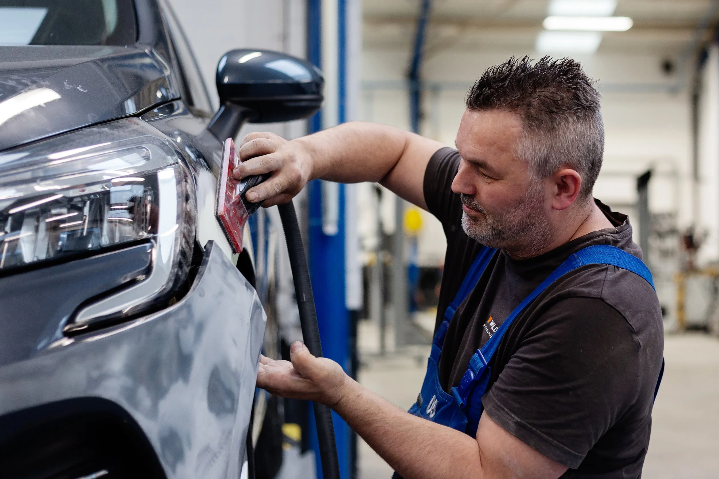 Bedrijfsfotografie voor Wildeboer Autoschadespecialist in Maasland in opdracht van Maximizd Recruitment Agency.