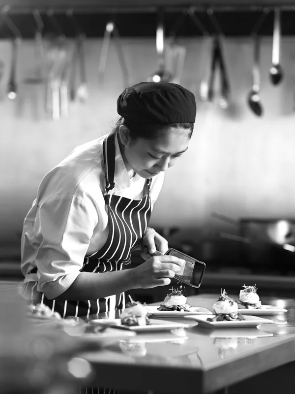Chef_MalouBurger_FoodinAction.jpg