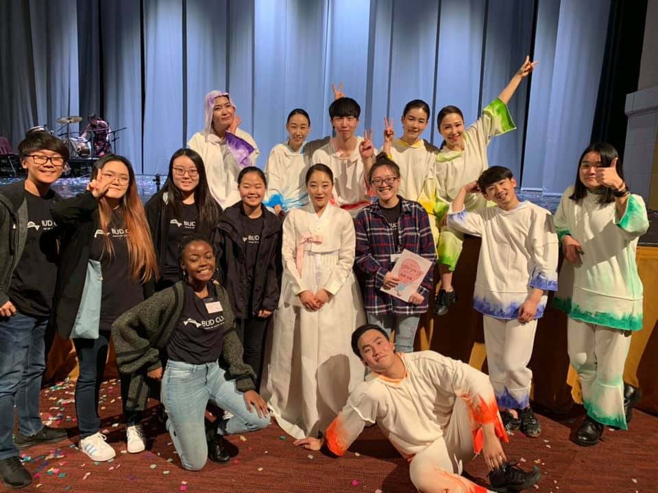 BUD Club members pose for a picture with the Music Group Kong Na Mul.