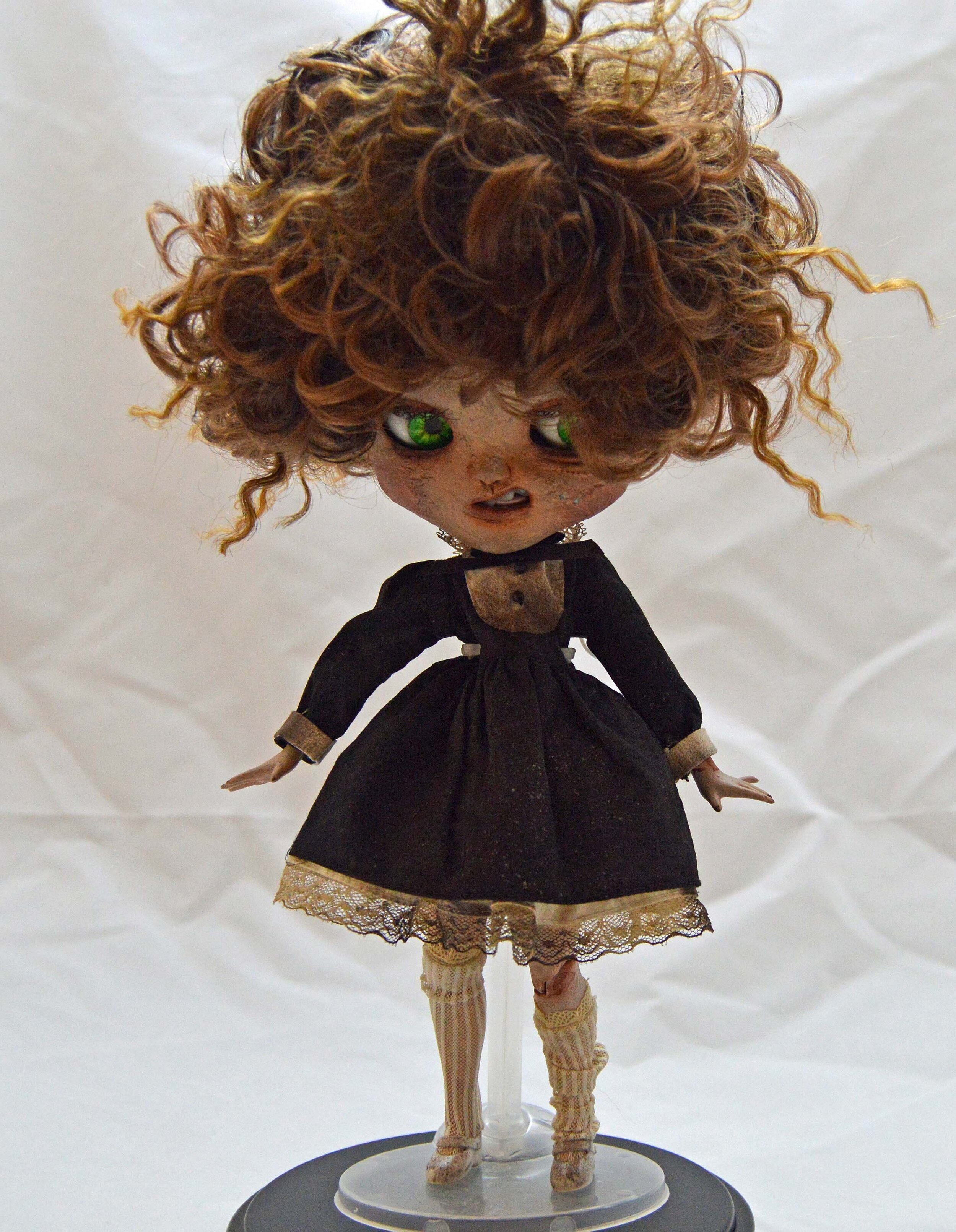 (#14) 75 Apples Art- Neo Blythe Doll Trash OOAK- BLYTHE Doll Custom TBL NOTE: Defect Eye Mech