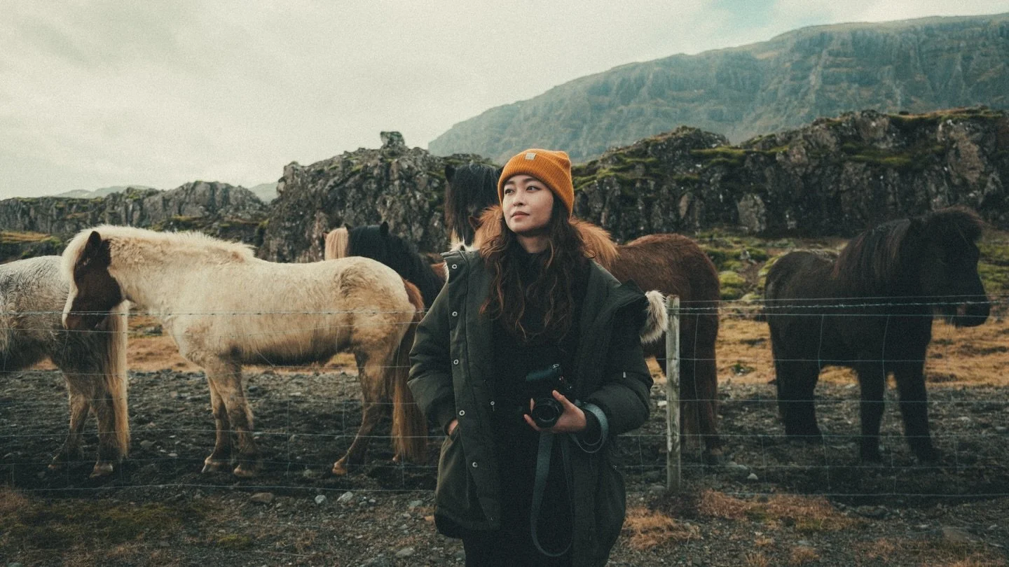 🇫🇷L&rsquo;ann&eacute;e du Cheval semblait &ecirc;tre le bon moment pour enfin partager ces images.

Ce post est un peu hors de notre ligne habituelle. Ici, vous voyez surtout des mariages. Mais derri&egrave;re chaque histoire que nous documentons, 