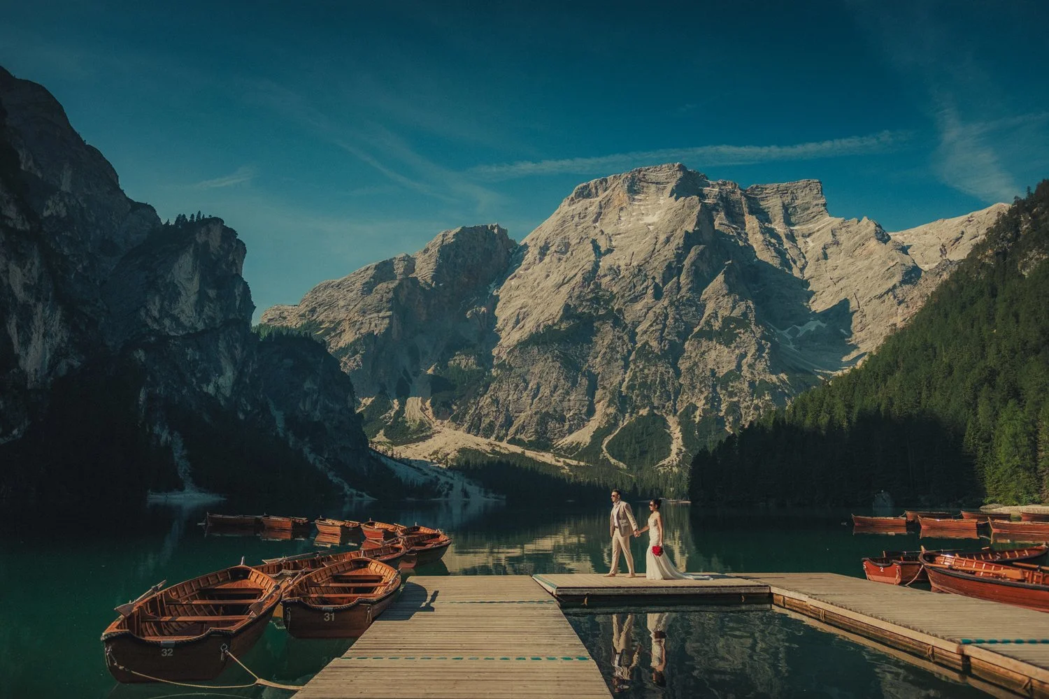 lago di braies elopement photographer in Italy