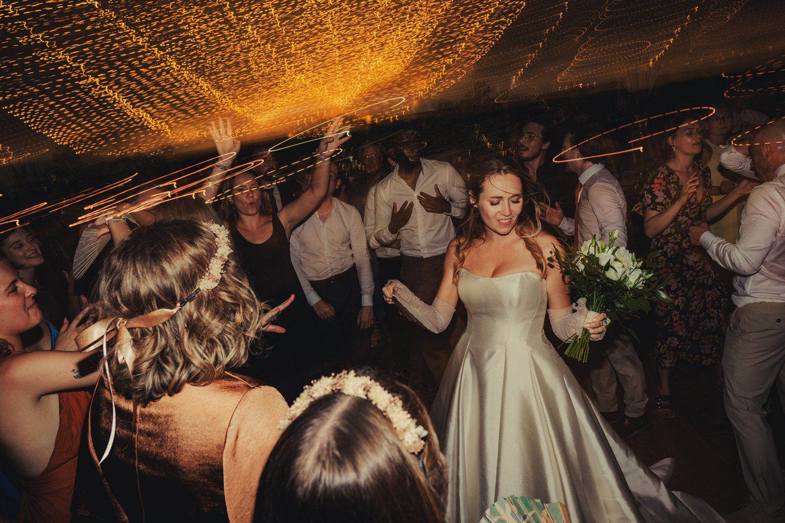 Ambiance festive d’un mariage d’été provençal