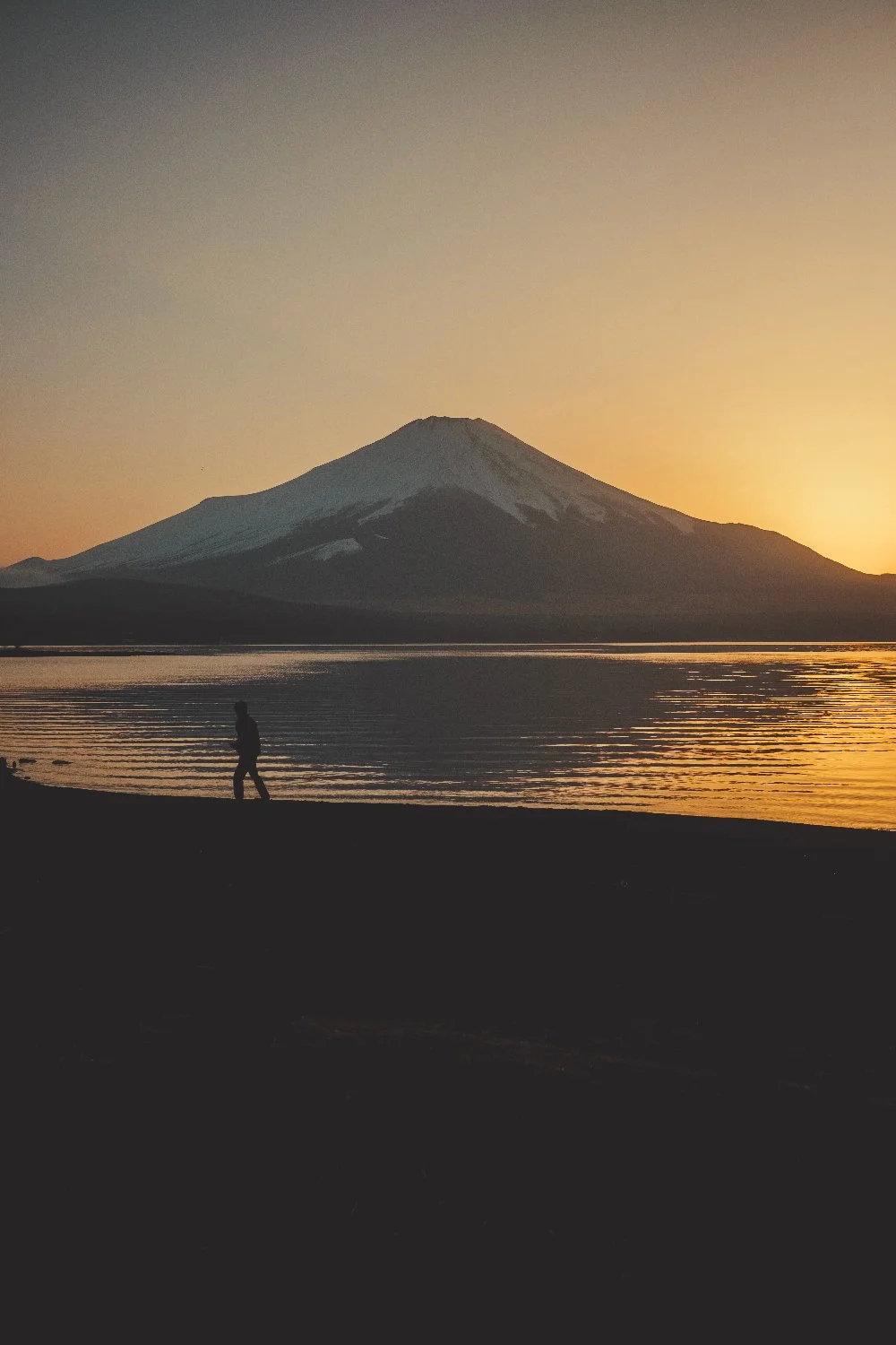 elopement photographer at Mout Fuji Japan