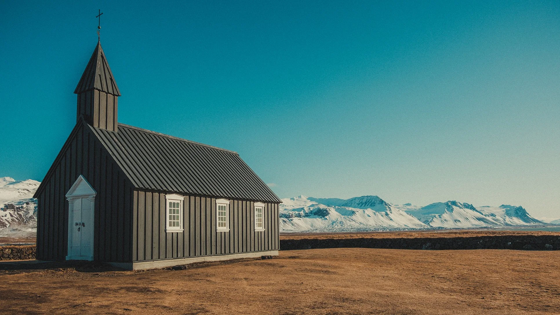 Iceland Elopement couple at the black church