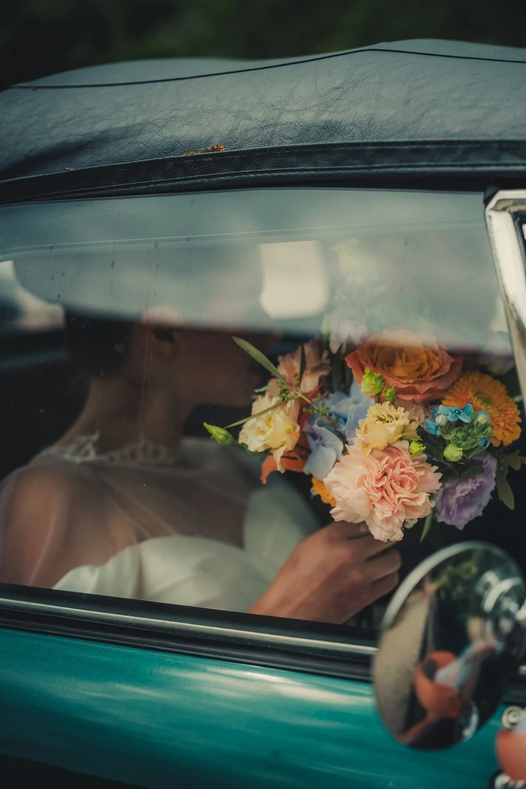 Gros plan sur le bouquet de la mariée lors d’un mariage au Domaine des Rives