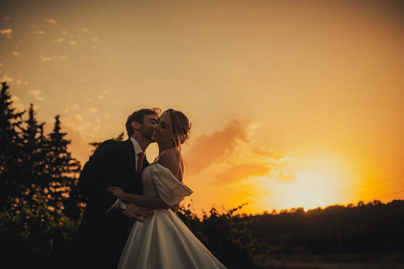 Golden hour d’un mariage d’été en Provence