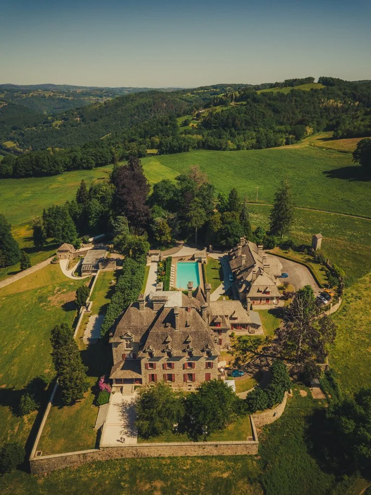 drone view of chateau du doux dordogne wedding venue