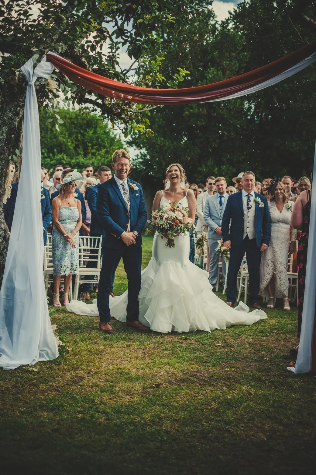 wedding ceremony laughter outdoor manoir de longeveau