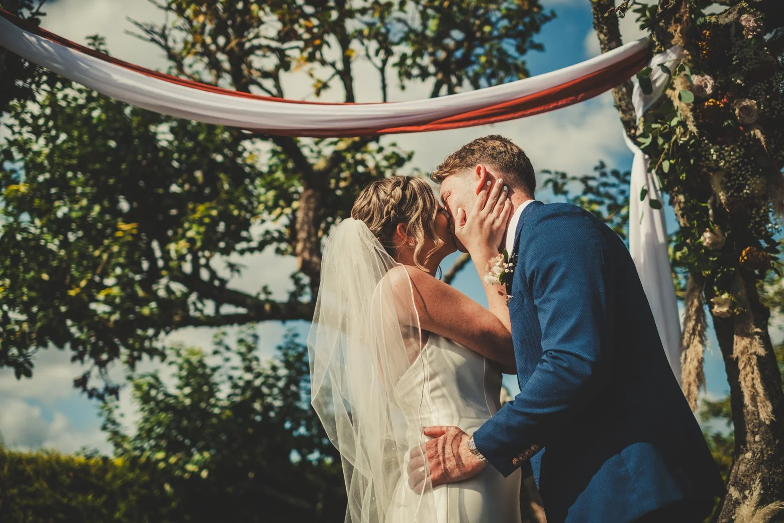 first kiss wedding ceremony manoir de longeveau