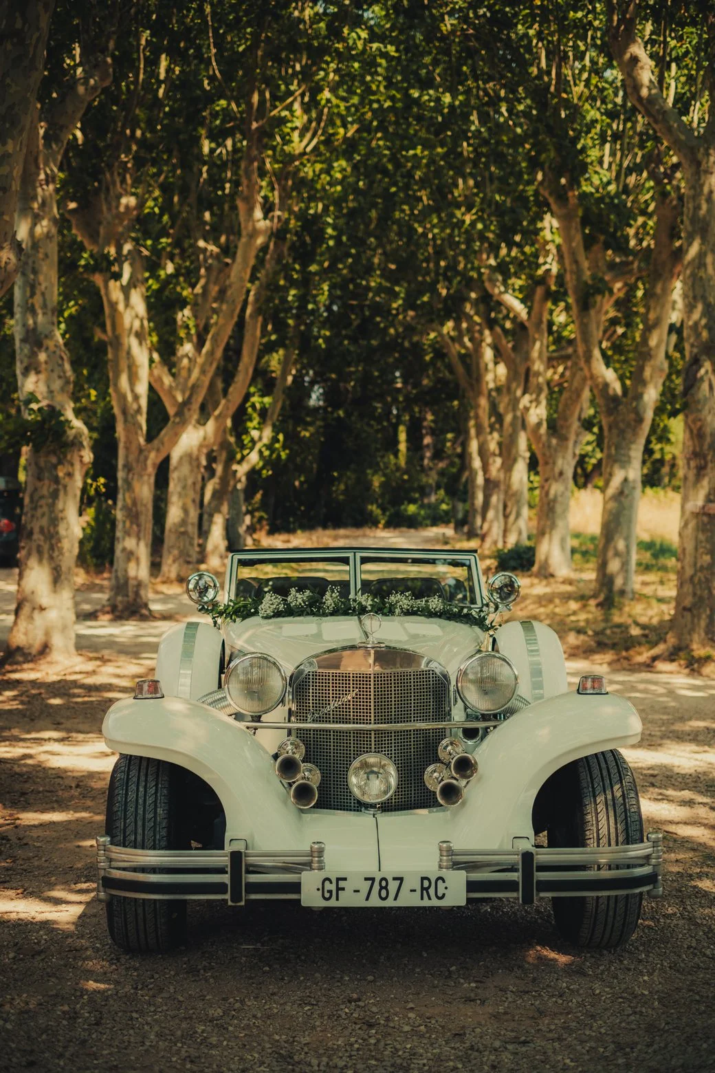 une voiture ancienne pour un mariage en provence
