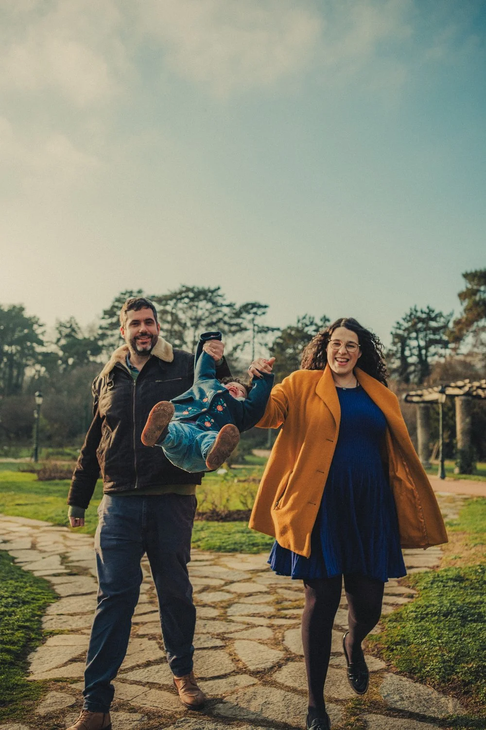 family photographer capturing a fun and colorful photo in Lyon