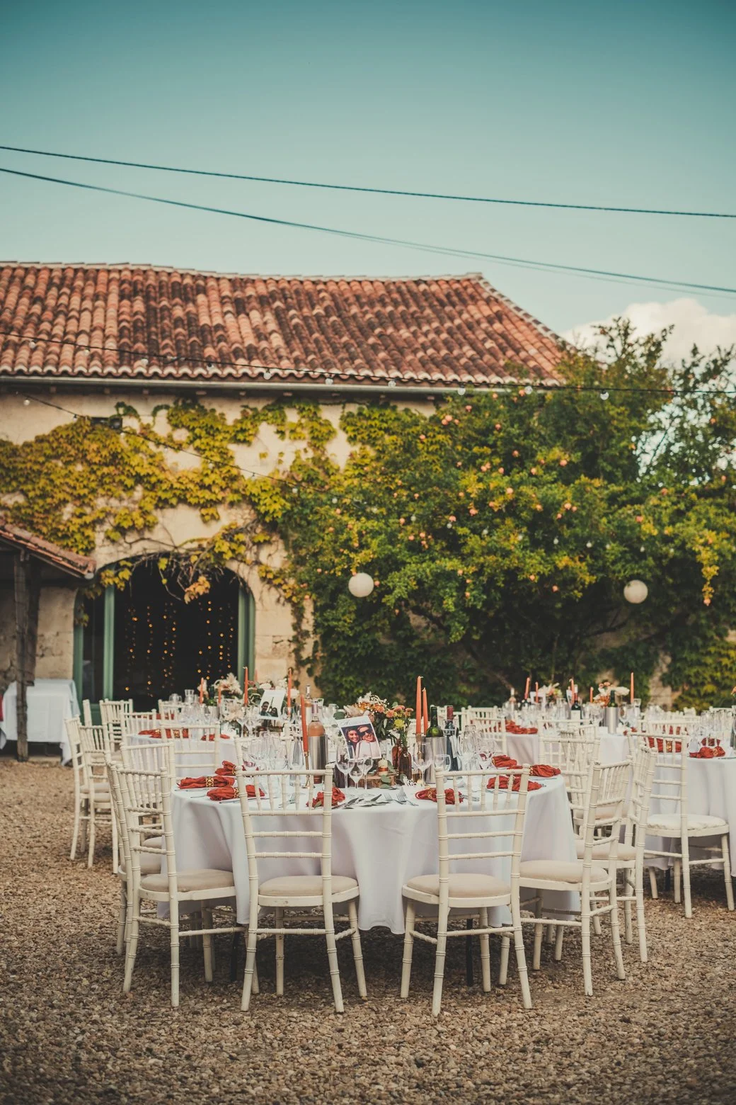 outdoor dinner table manoir de longeveau