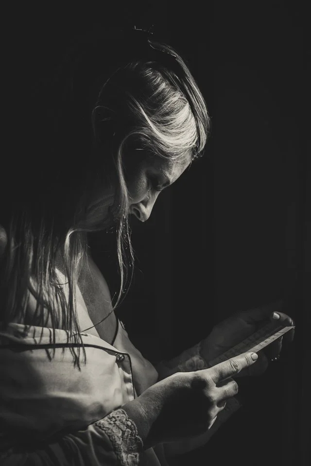bride crying reading note from groom wedding morning