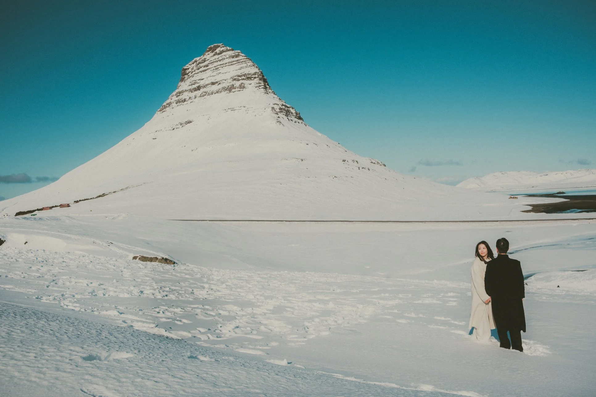 elopement photographer and videographer in Iceland