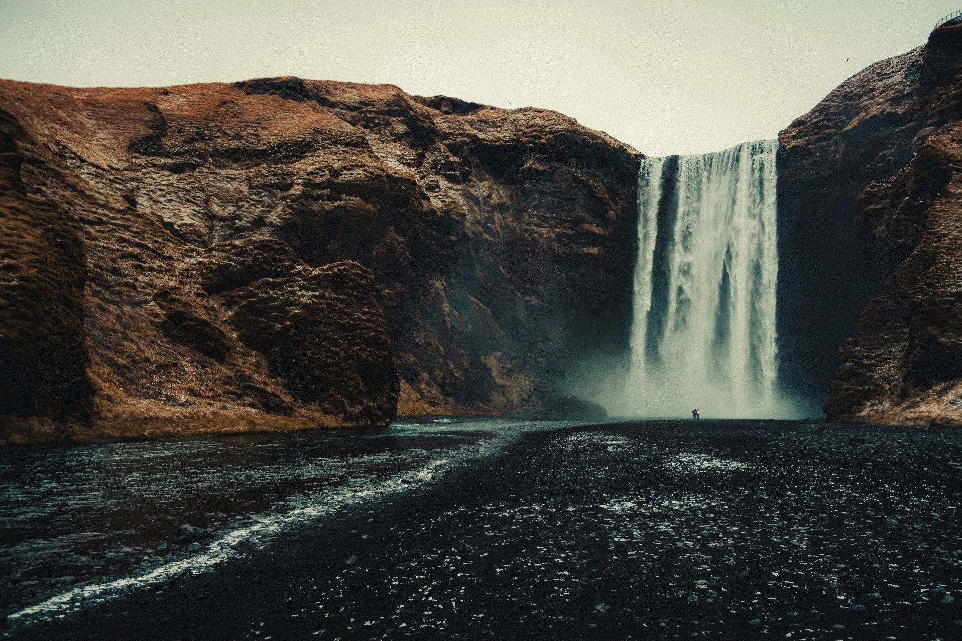 Iceland elopement skogafoss photographer