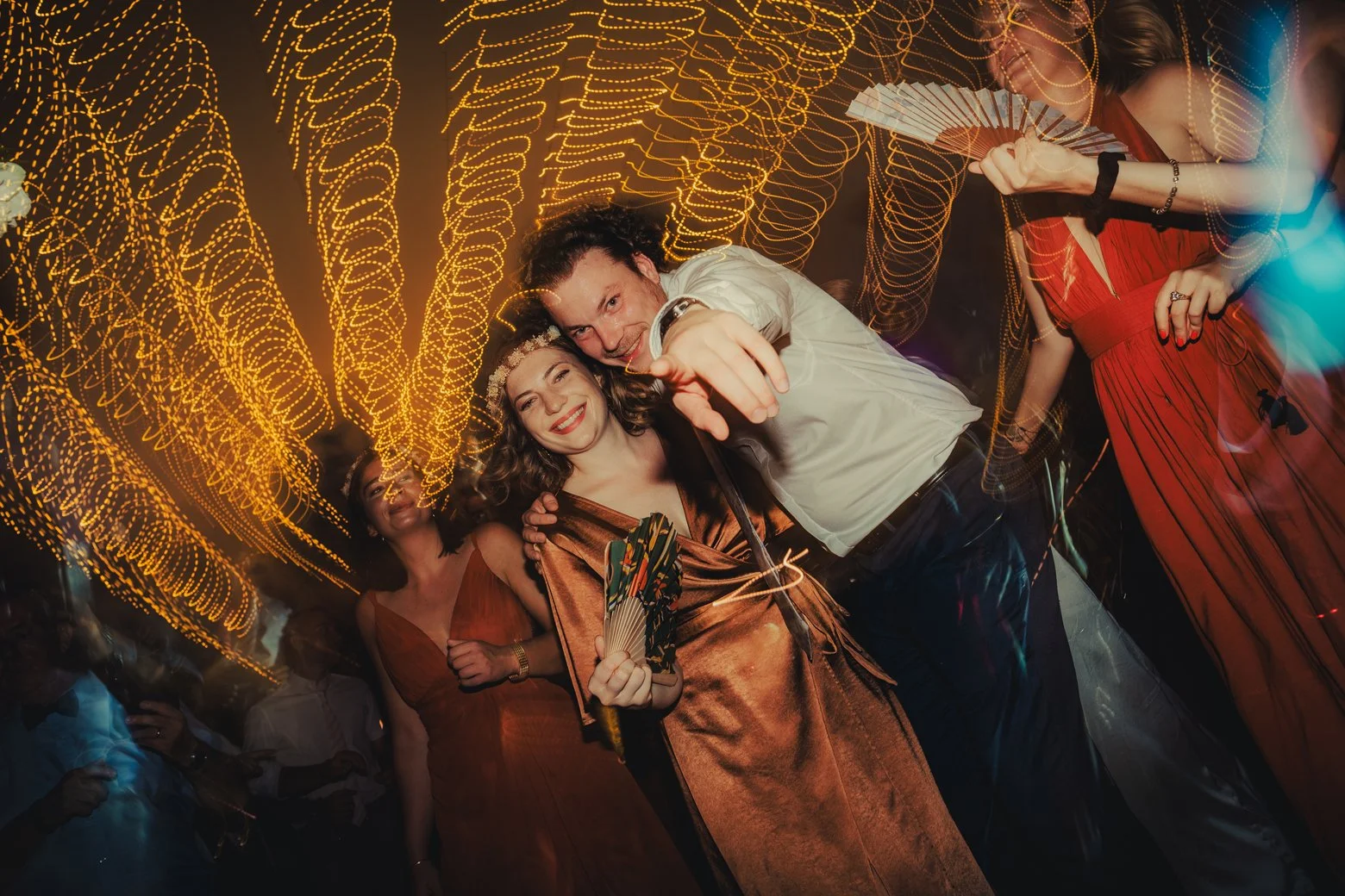 Piste de danse animée pendant la soirée de mariage