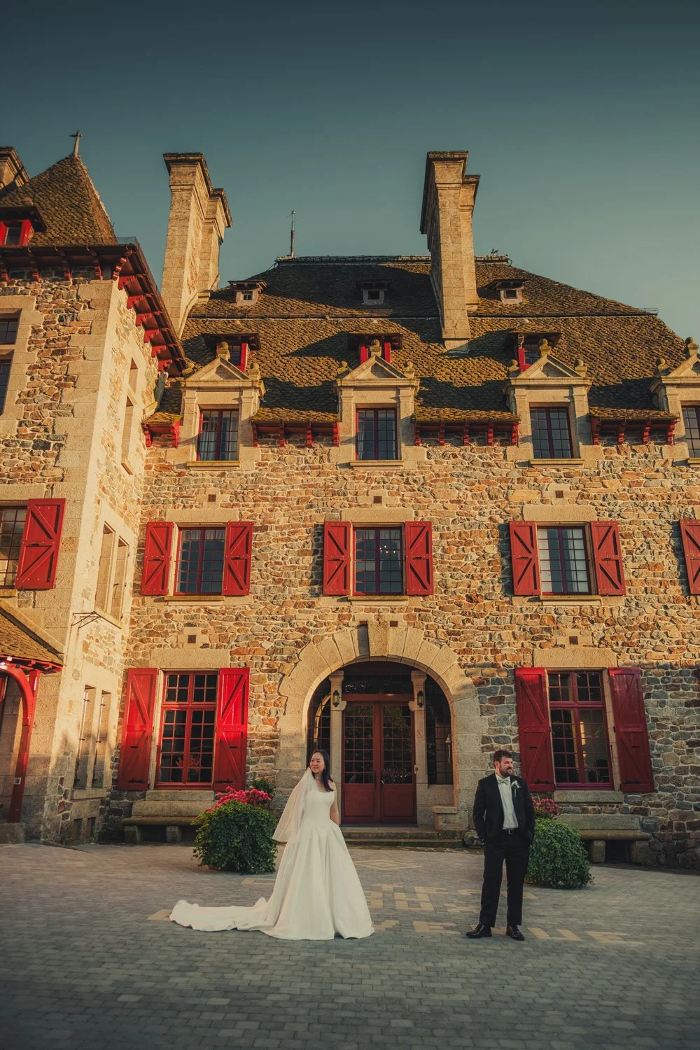 France wedding photographer capturing a wedding at Chateau du Doux in Dordogne.