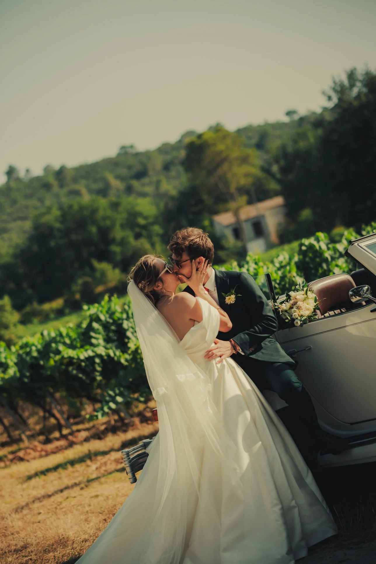 Séance photo de couple dans les vignes en Provence