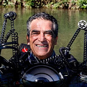 amos-nachoum-shark-photographer.jpg