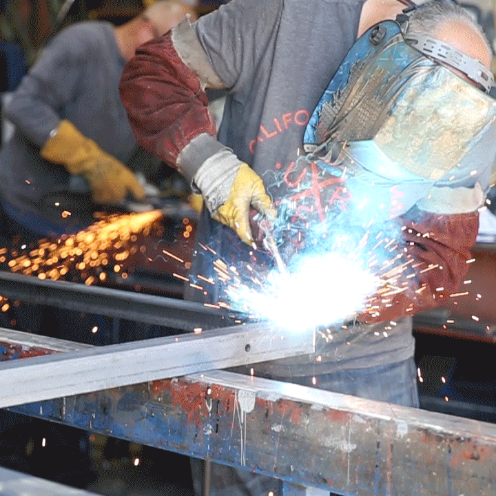 56 welding-cinemagraph-1000x1000-36-frames.gif