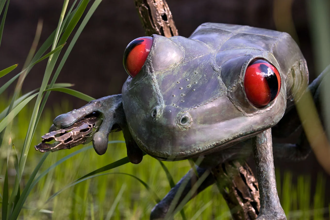Tree Frog Sculpture