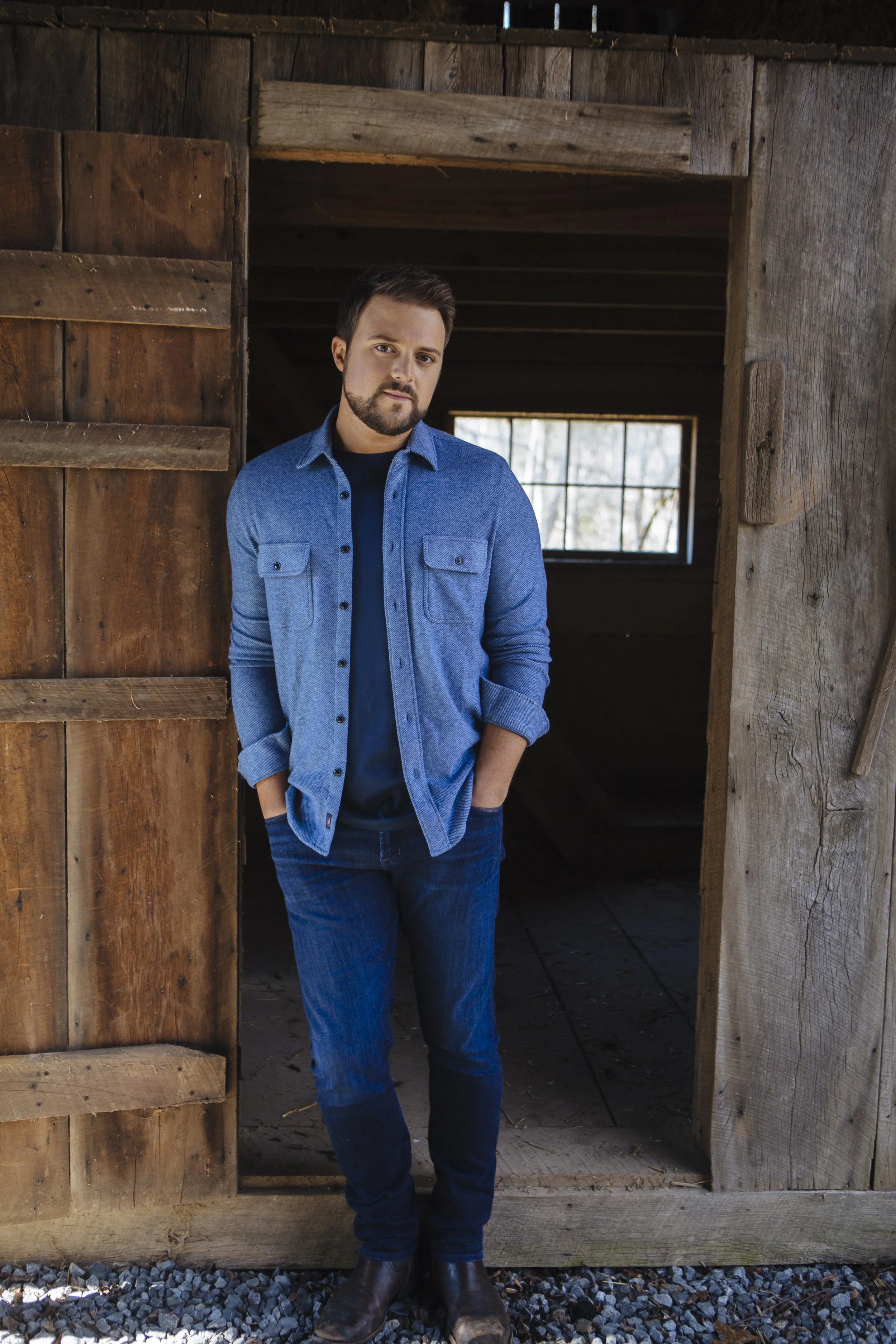 Biography — Walker Montgomery