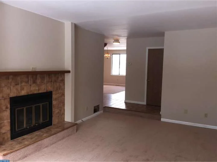 Living Room Before 2.jpg